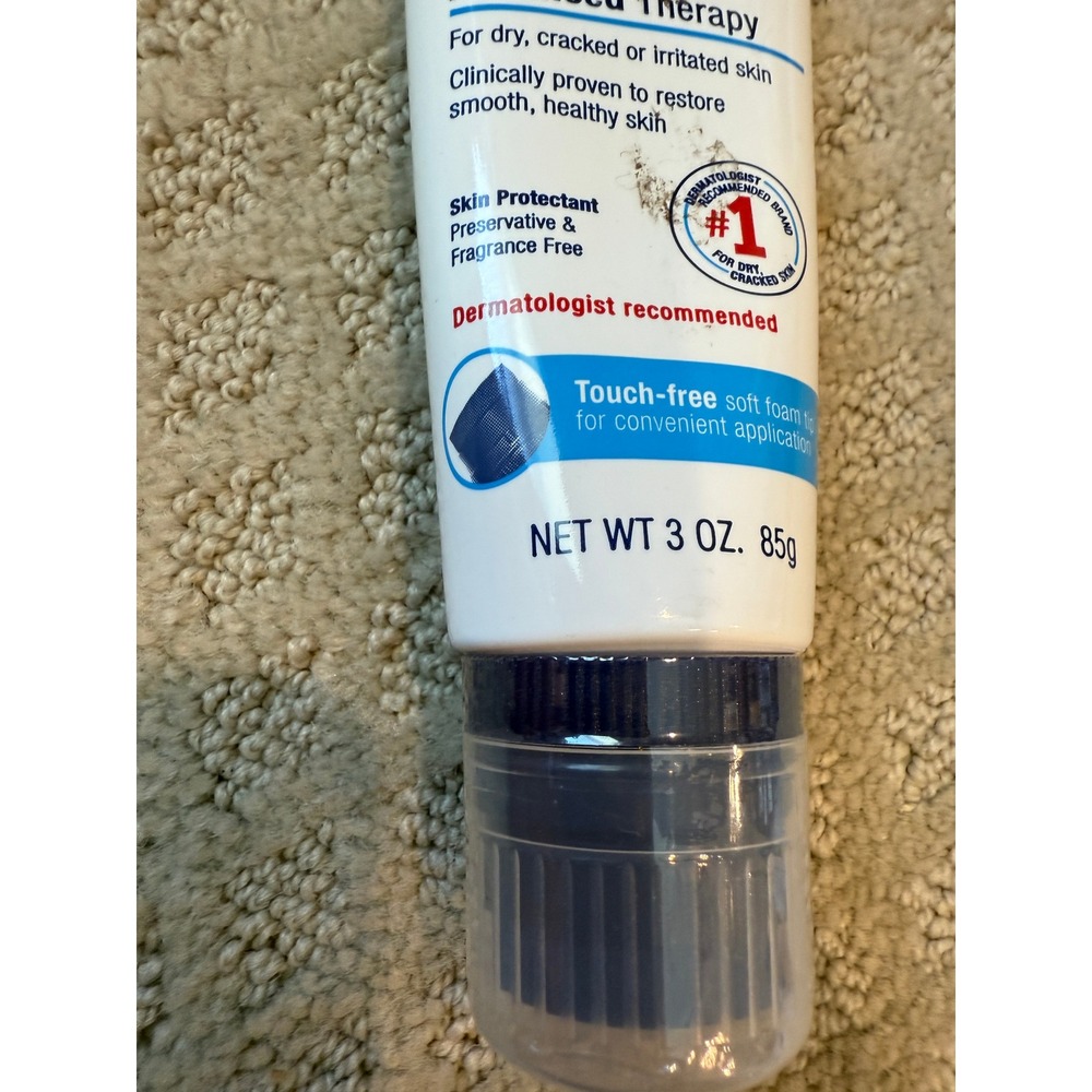 Aquaphor Advanced Therapy Healing Ointment Touch-Free Applicator 3 oz - Picture 2 of 4